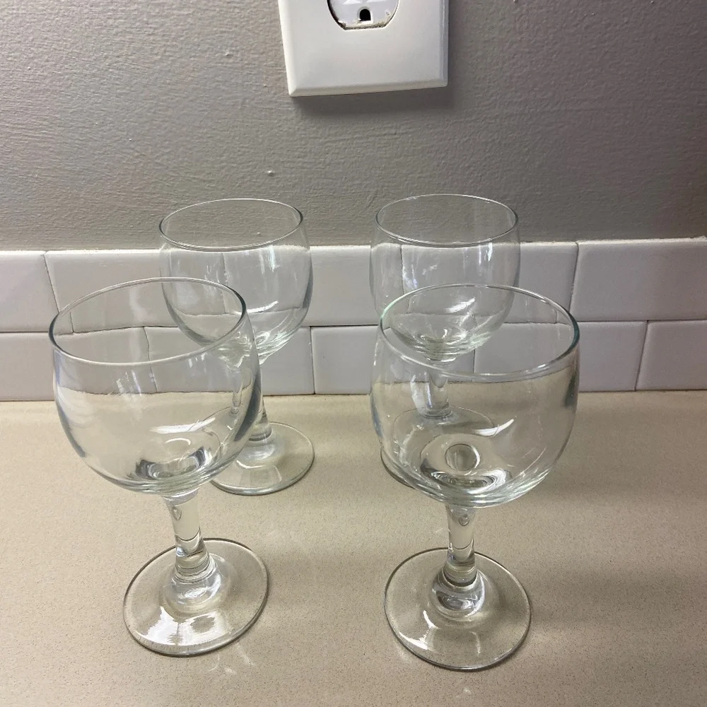 Vintage 4 piece set of Cordial Drinking Glasses Exc